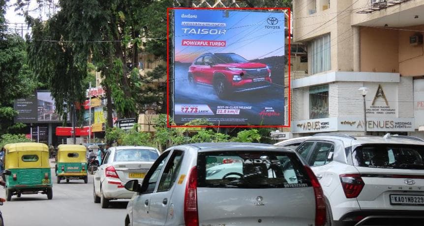 DOOH hoarding – Cunningham Road towards Shangri-laa Hotel, Mount Carmel College, Palace Road & Mekhri Circle