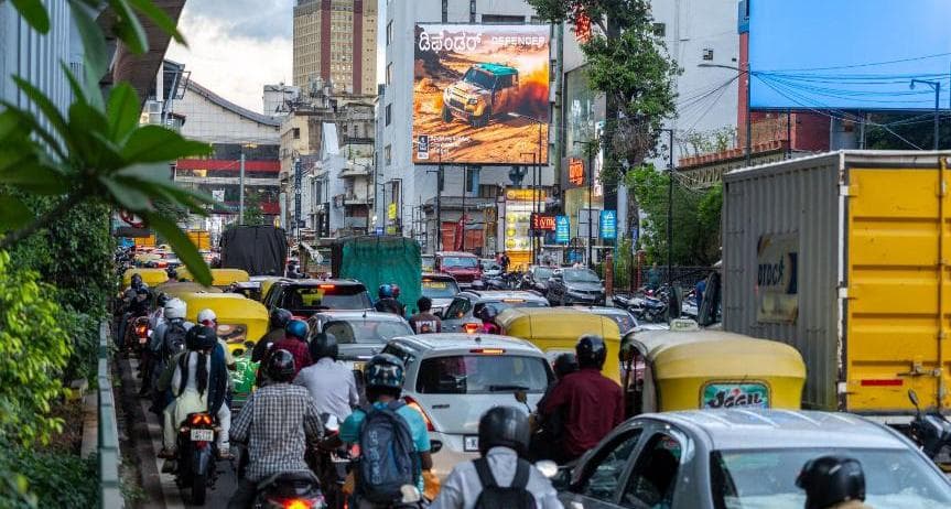 DOOH hoarding – MG Road Opp Barton Center towards Brigade Road, Trinity Circle, Commercial Street & Halsur